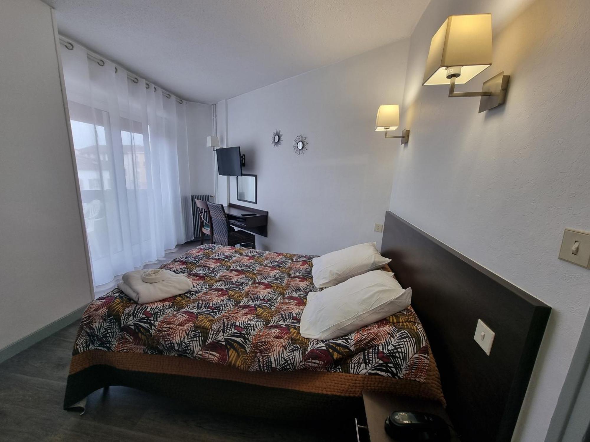 Hotel Le Vascon Dax Bagian luar foto