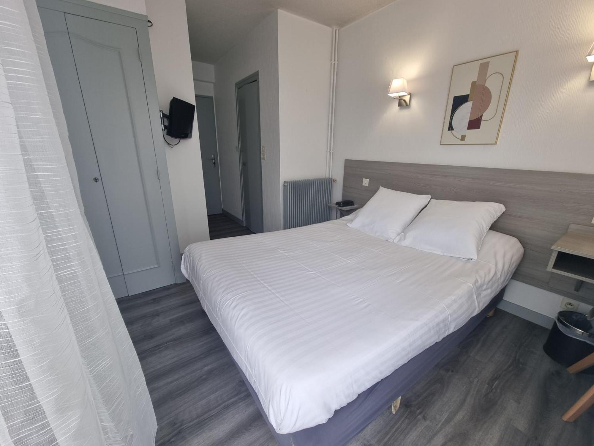 Hotel Le Vascon Dax Bagian luar foto