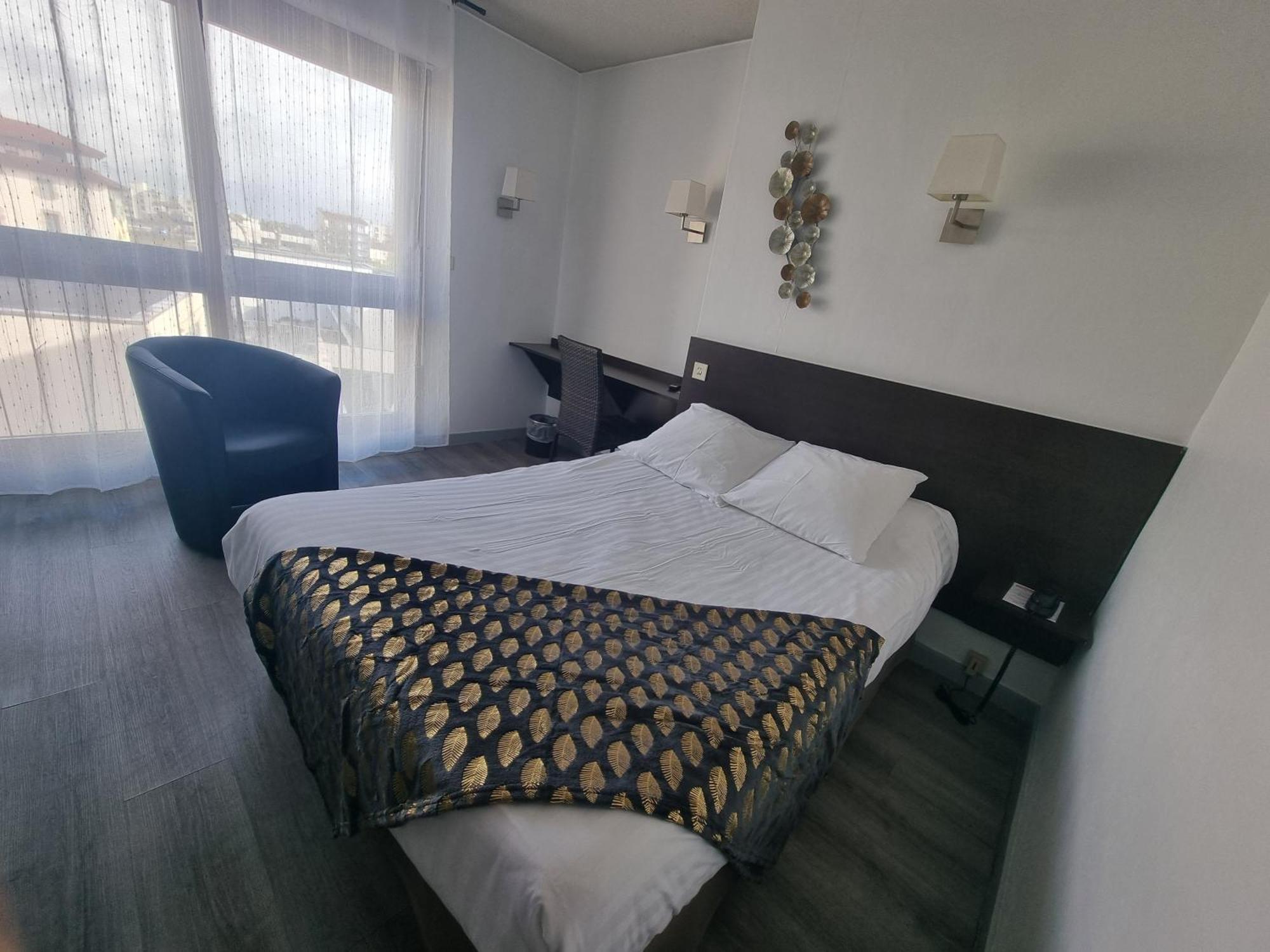 Hotel Le Vascon Dax Bagian luar foto