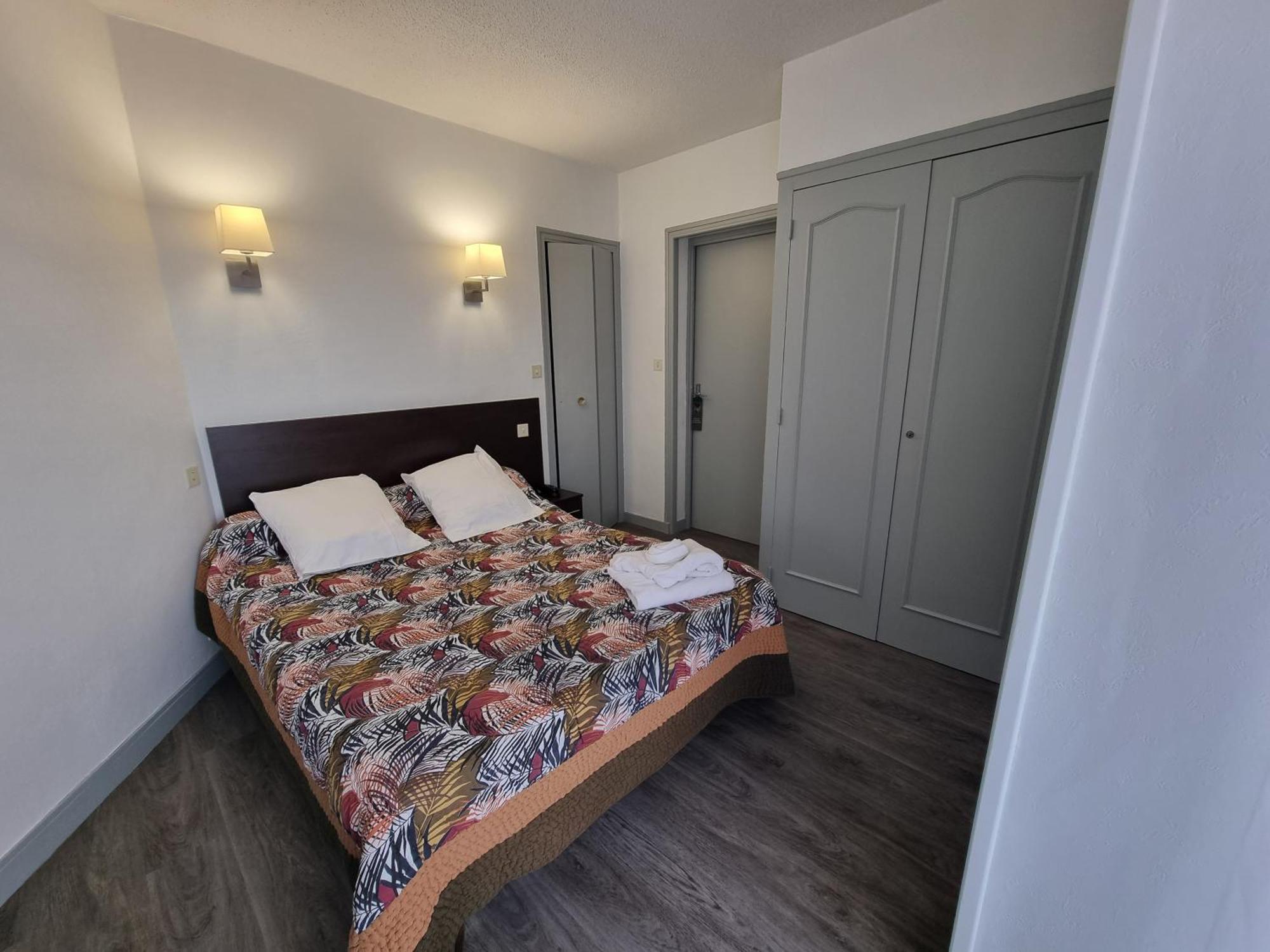 Hotel Le Vascon Dax Bagian luar foto