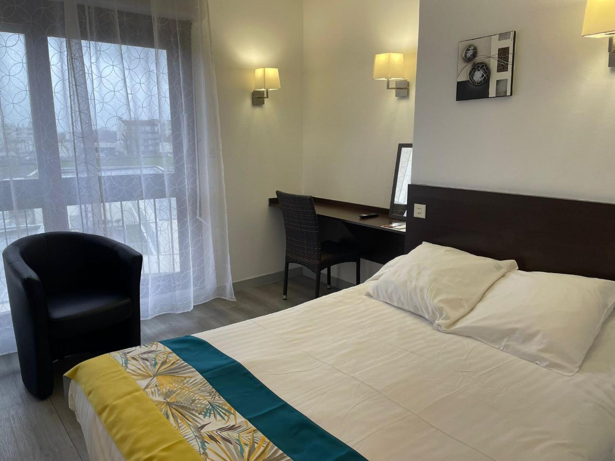 Hotel Le Vascon Dax Bagian luar foto