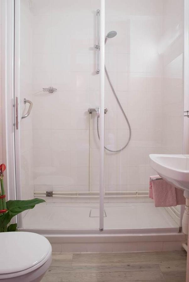 Hotel Le Vascon Dax Bagian luar foto